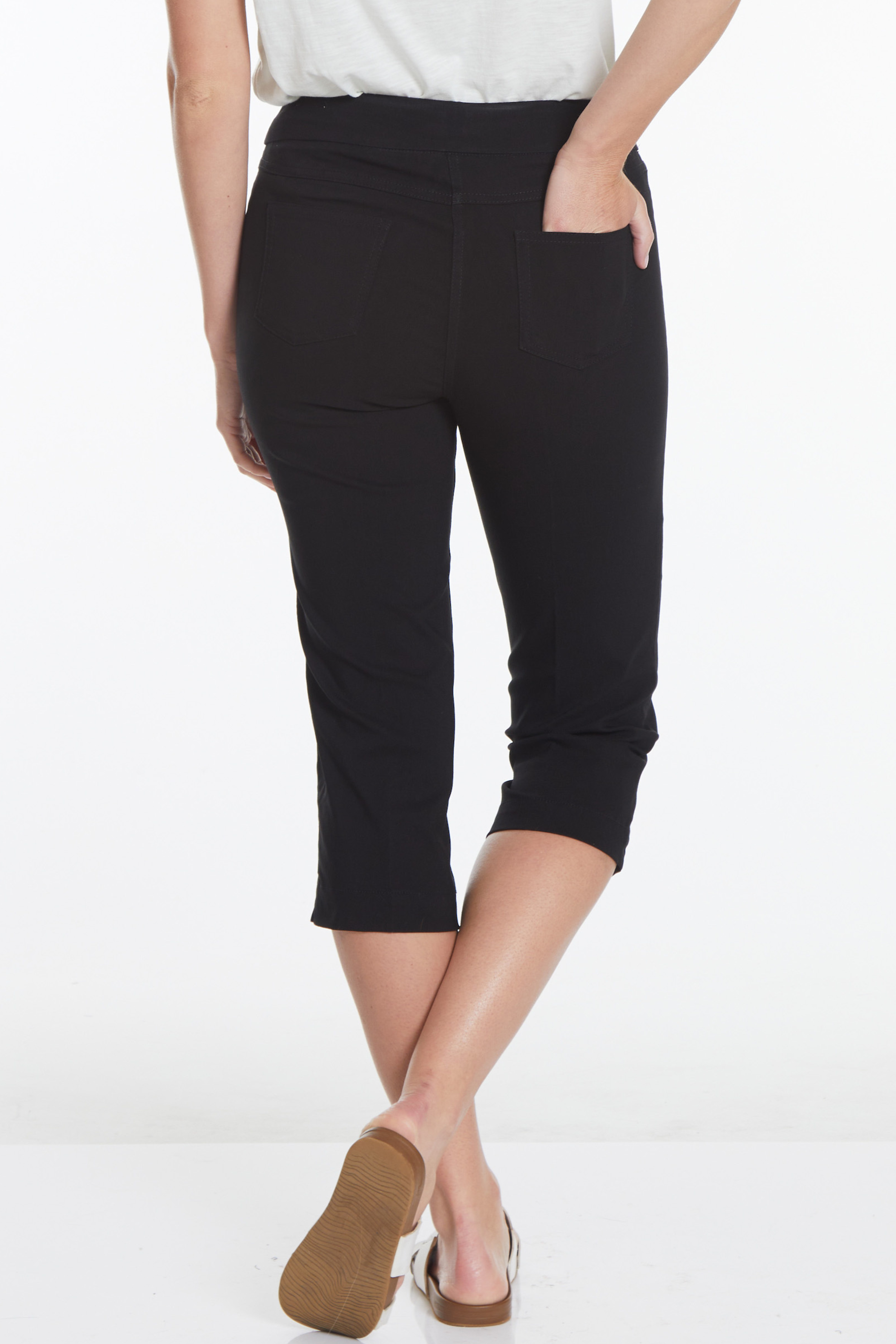 Pull On Black Capri Pant With Pockets