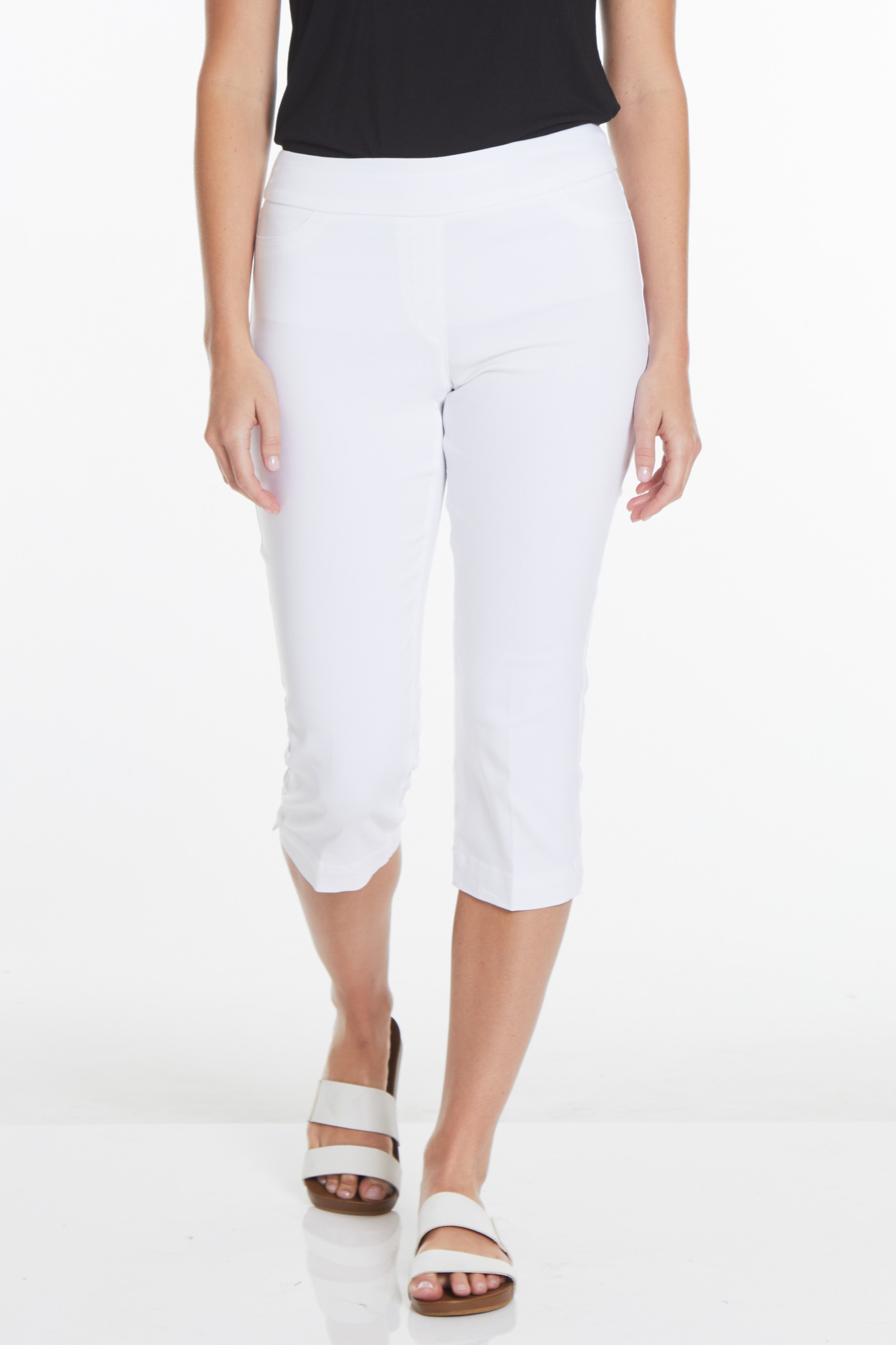 Pull-On White Capri Pants With Pockets