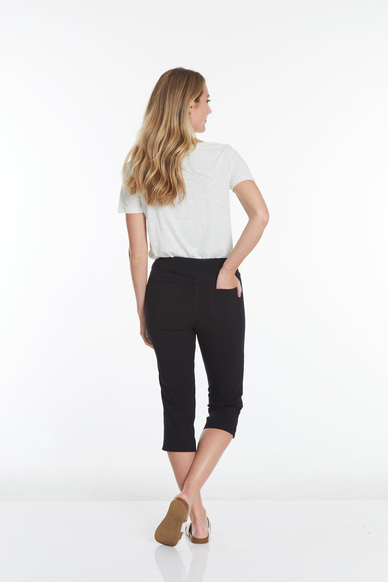 Plus Size Black Pull On Capris with Pockets