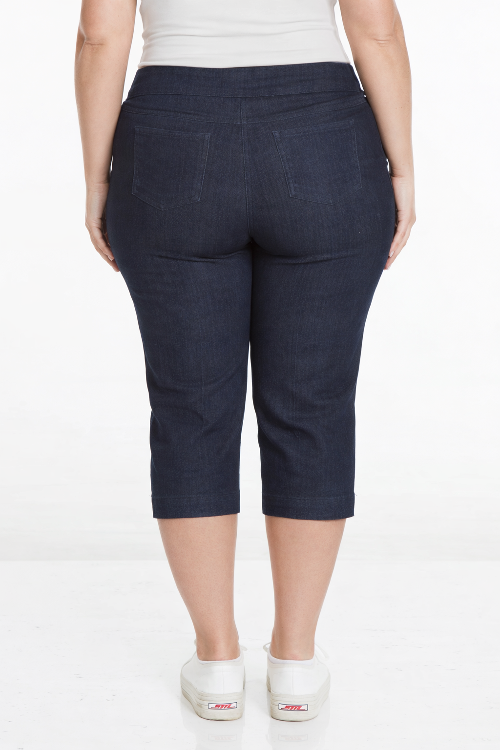 Plus Size Pull On Denim Capris With Pockets