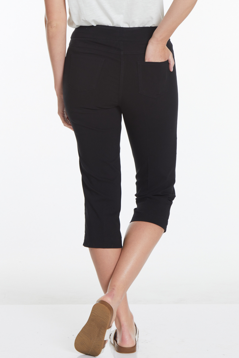 Plus Size Black Pull On Capris with Pockets