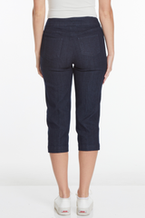 Plus Size Pull On Denim Capris With Pockets