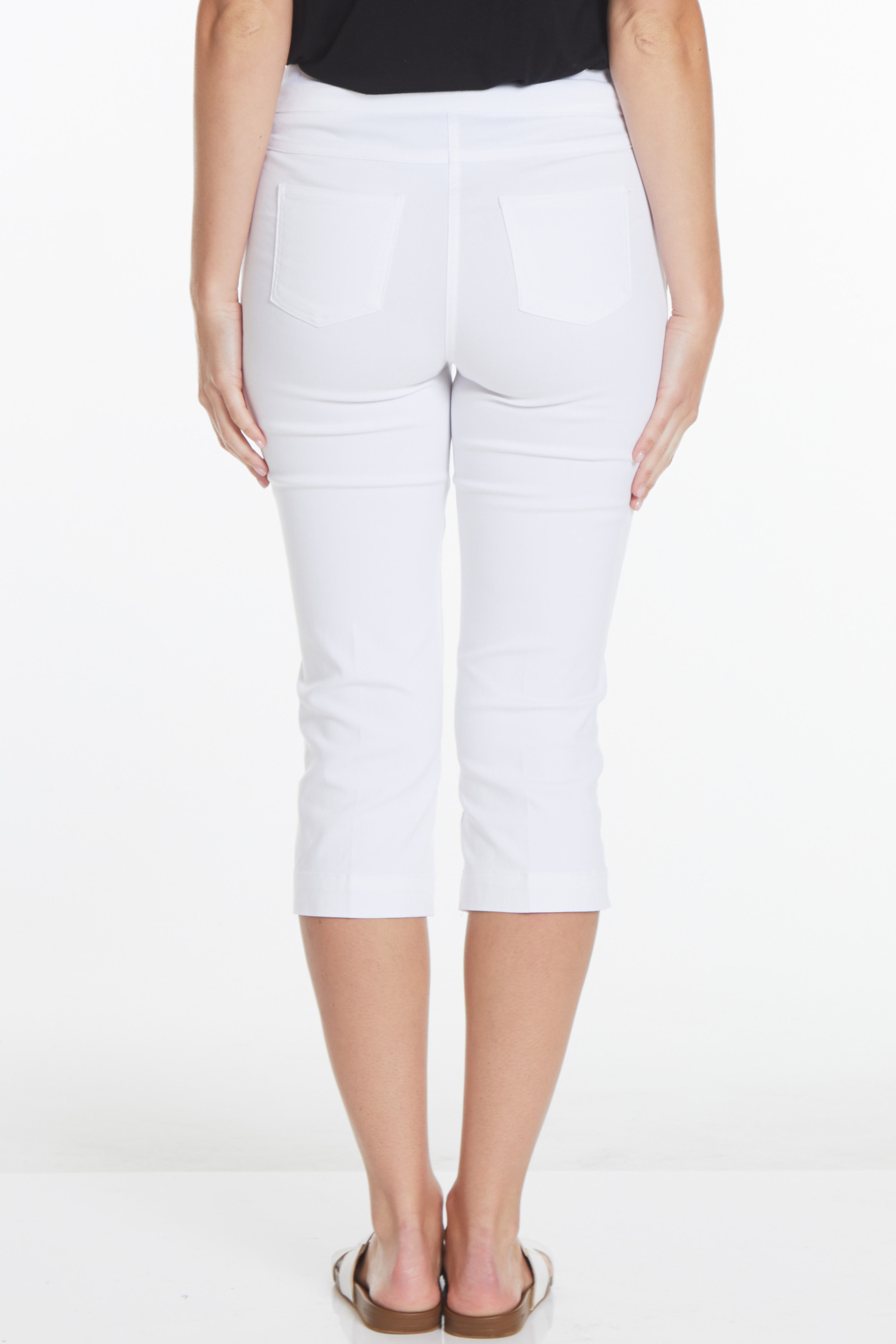 Pull-On White Capri Pants With Pockets